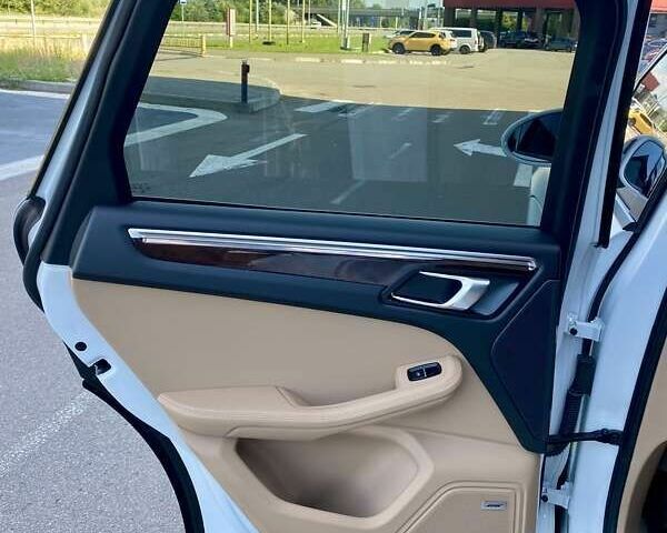 Порше Масан, объемом двигателя 2 л и пробегом 12 тыс. км за 49999 $, фото 27 на Automoto.ua