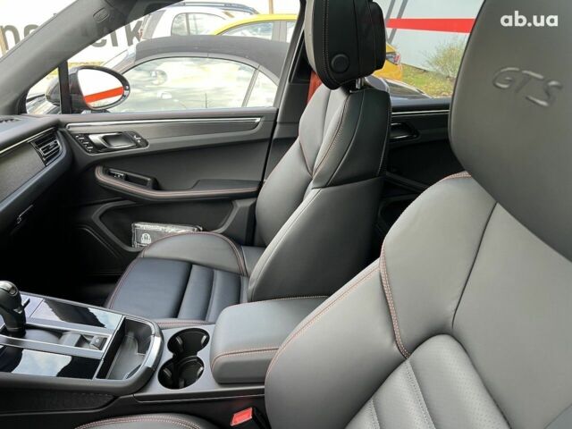 Порше Масан, объемом двигателя 3 л и пробегом 1 тыс. км за 117592 $, фото 2 на Automoto.ua