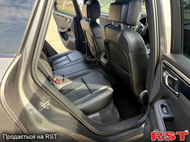 Серый Порше Масан, объемом двигателя 3 л и пробегом 185 тыс. км за 23500 $, фото 8 на Automoto.ua