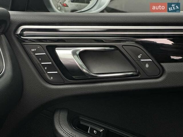 Серый Порше Масан, объемом двигателя 3 л и пробегом 79 тыс. км за 28500 $, фото 47 на Automoto.ua