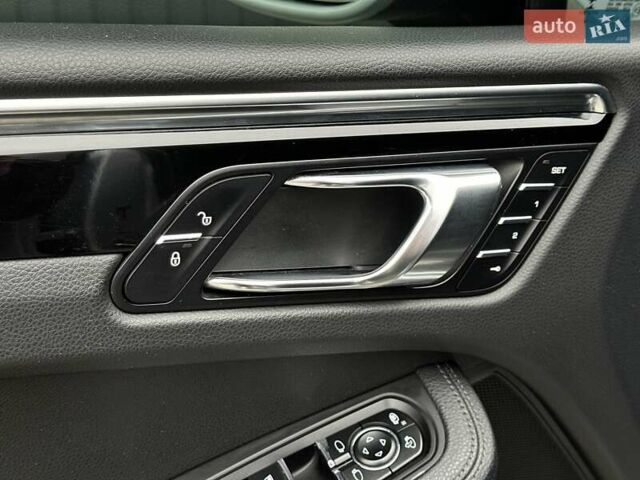 Серый Порше Масан, объемом двигателя 3 л и пробегом 79 тыс. км за 28500 $, фото 36 на Automoto.ua