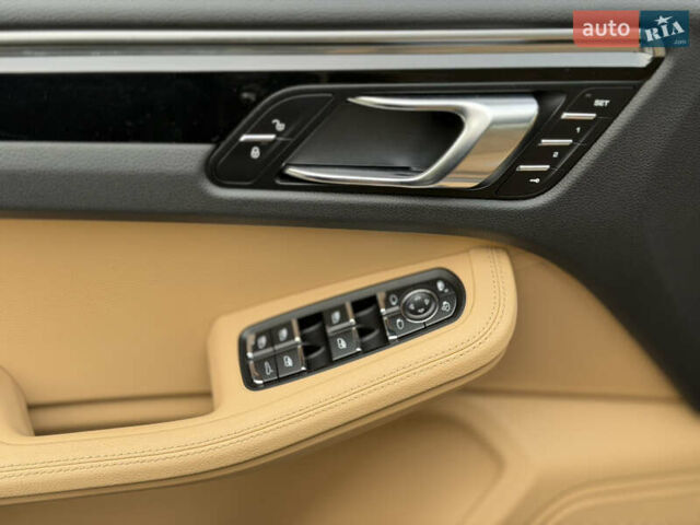 Серый Порше Масан, объемом двигателя 2 л и пробегом 86 тыс. км за 31000 $, фото 16 на Automoto.ua