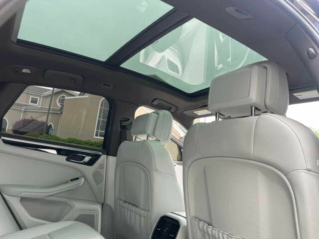 Порше Масан 2018 у Києві на Automoto.ua Сірий Порше Масан, об'ємом двигуна 3 л та пробігом 40 тис. км за 9500 $, фото 16 на Automoto.ua