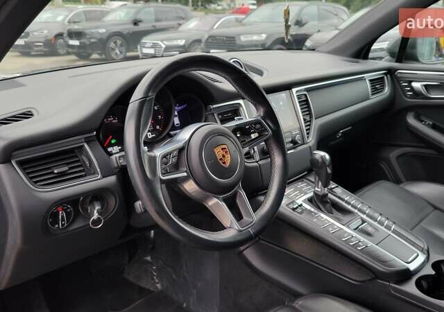 Серый Порше Масан, объемом двигателя 1.98 л и пробегом 133 тыс. км за 40500 $, фото 17 на Automoto.ua