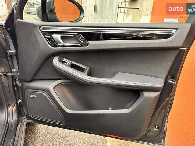 Серый Порше Масан, объемом двигателя 3 л и пробегом 88 тыс. км за 35000 $, фото 18 на Automoto.ua