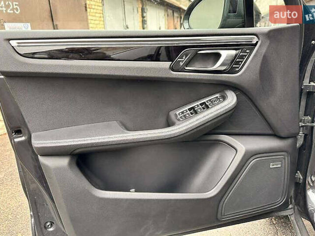 Серый Порше Масан, объемом двигателя 3 л и пробегом 88 тыс. км за 35000 $, фото 19 на Automoto.ua