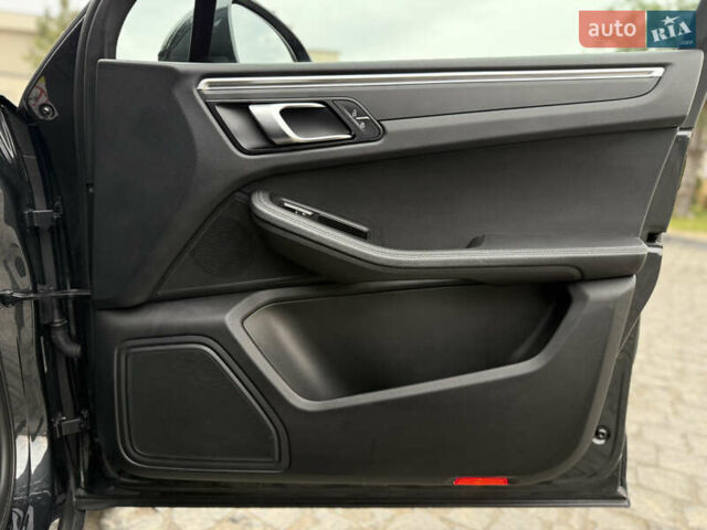 Серый Порше Масан, объемом двигателя 2 л и пробегом 42 тыс. км за 53990 $, фото 51 на Automoto.ua