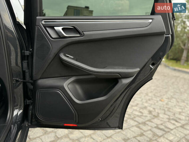 Серый Порше Масан, объемом двигателя 2 л и пробегом 42 тыс. км за 53990 $, фото 49 на Automoto.ua