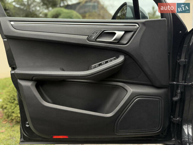 Серый Порше Масан, объемом двигателя 2 л и пробегом 42 тыс. км за 53990 $, фото 24 на Automoto.ua