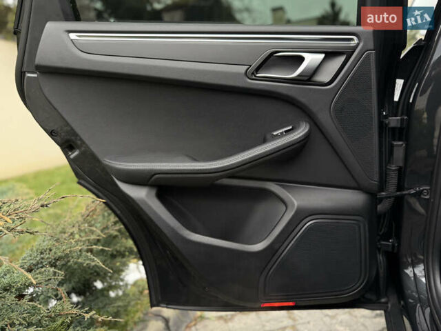 Серый Порше Масан, объемом двигателя 2 л и пробегом 42 тыс. км за 53990 $, фото 40 на Automoto.ua