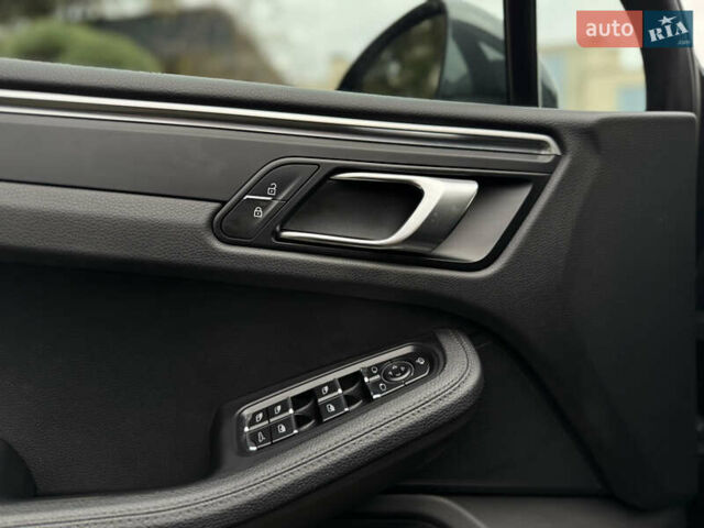 Серый Порше Масан, объемом двигателя 2 л и пробегом 42 тыс. км за 53990 $, фото 25 на Automoto.ua