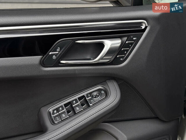 Серый Порше Масан, объемом двигателя 1.98 л и пробегом 37 тыс. км за 67000 $, фото 22 на Automoto.ua