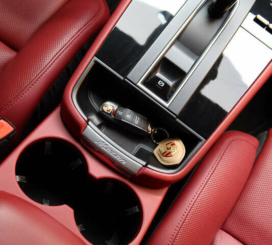 Серый Порше Масан, объемом двигателя 2.89 л и пробегом 41 тыс. км за 88000 $, фото 10 на Automoto.ua