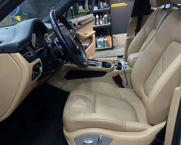 Серый Порше Масан, объемом двигателя 2 л и пробегом 40 тыс. км за 64500 $, фото 8 на Automoto.ua