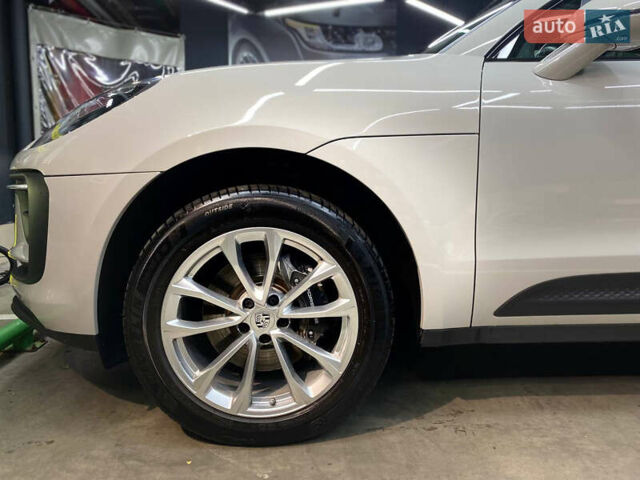 Серый Порше Масан, объемом двигателя 2 л и пробегом 40 тыс. км за 64500 $, фото 4 на Automoto.ua