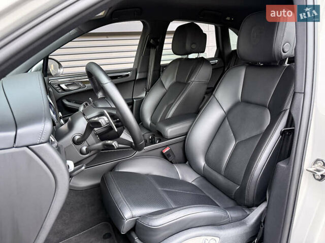 Серый Порше Масан, объемом двигателя 1.98 л и пробегом 37 тыс. км за 67000 $, фото 10 на Automoto.ua