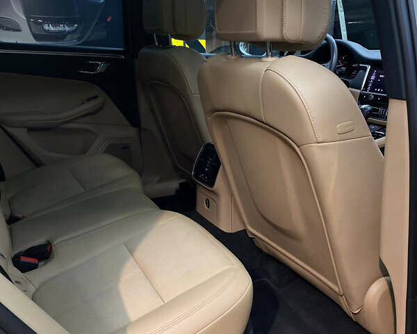 Серый Порше Масан, объемом двигателя 2 л и пробегом 40 тыс. км за 64500 $, фото 10 на Automoto.ua