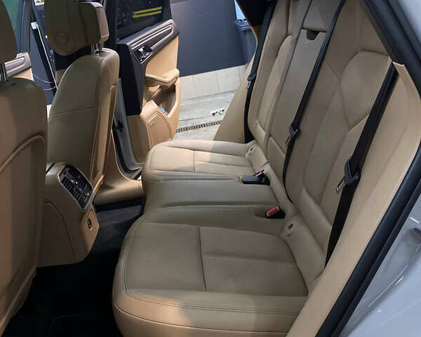 Серый Порше Масан, объемом двигателя 2 л и пробегом 40 тыс. км за 64500 $, фото 11 на Automoto.ua