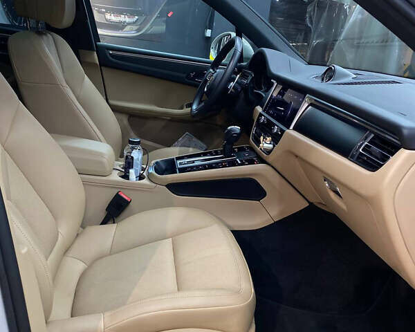 Серый Порше Масан, объемом двигателя 2 л и пробегом 40 тыс. км за 64500 $, фото 9 на Automoto.ua