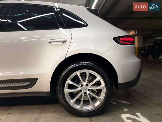 Серый Порше Масан, объемом двигателя 2 л и пробегом 40 тыс. км за 64500 $, фото 3 на Automoto.ua