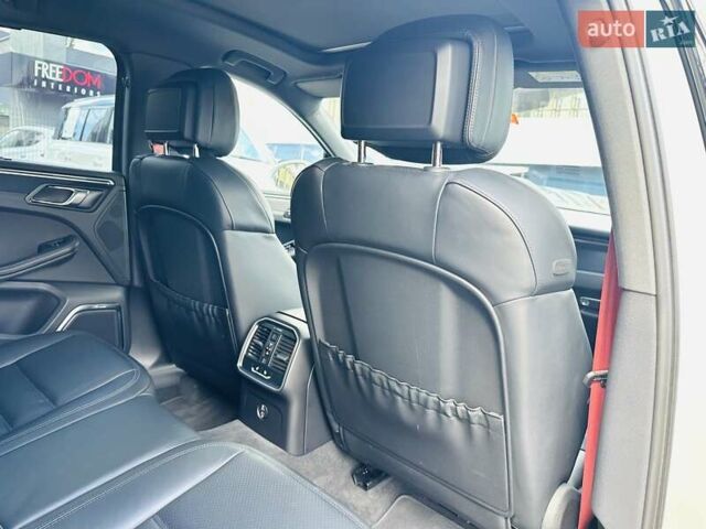 Серый Порше Масан, объемом двигателя 2.89 л и пробегом 31 тыс. км за 115555 $, фото 49 на Automoto.ua