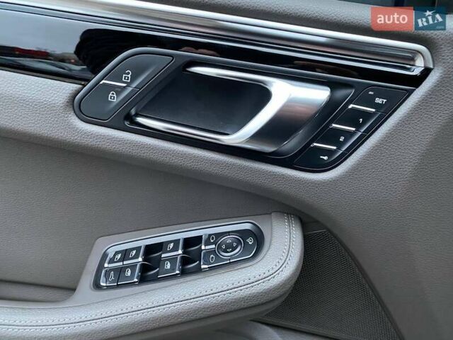 Серый Порше Масан, объемом двигателя 2.89 л и пробегом 50 тыс. км за 77000 $, фото 16 на Automoto.ua