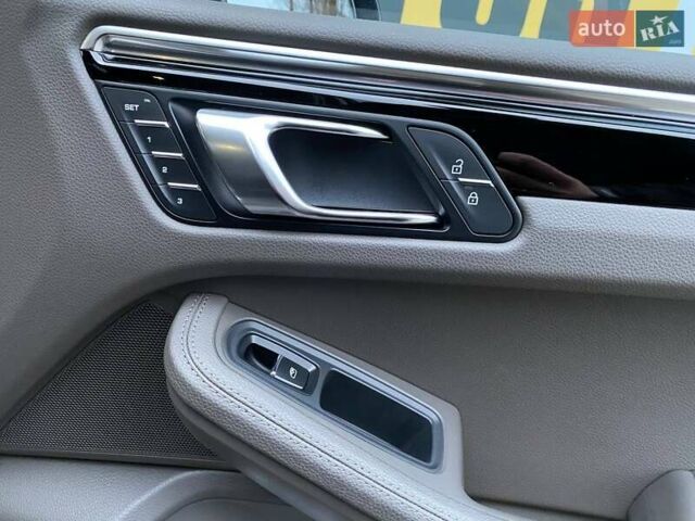 Серый Порше Масан, объемом двигателя 2.89 л и пробегом 50 тыс. км за 77000 $, фото 44 на Automoto.ua