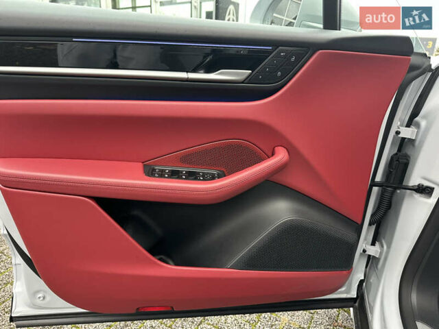 Порше Масан 2024 у Києві на Automoto.ua Сірий Порше Масан, об'ємом двигуна 0 л та пробігом 10 тис. км за 80500 $, фото 12 на Automoto.ua