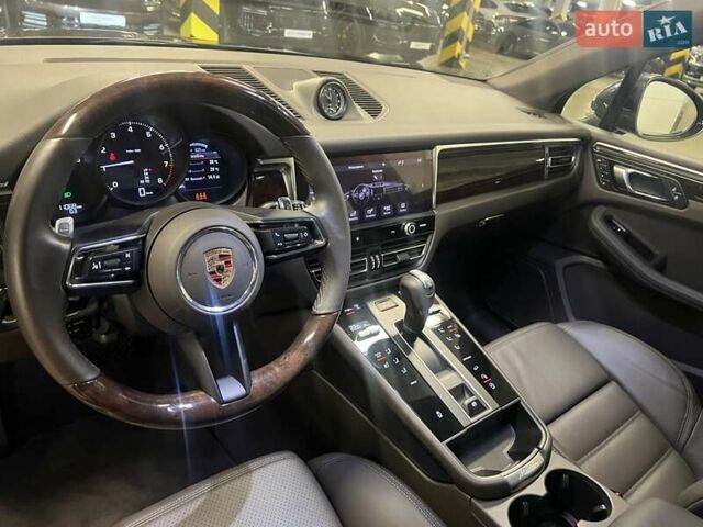 Серый Порше Масан, объемом двигателя 1.98 л и пробегом 11 тыс. км за 72563 $, фото 4 на Automoto.ua