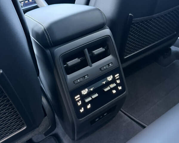 Серый Порше Масан, объемом двигателя 0 л и пробегом 15 тыс. км за 130546 $, фото 29 на Automoto.ua