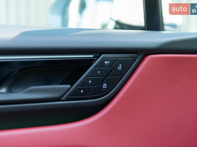 Серый Порше Масан, объемом двигателя 0 л и пробегом 1 тыс. км за 104000 $, фото 28 на Automoto.ua