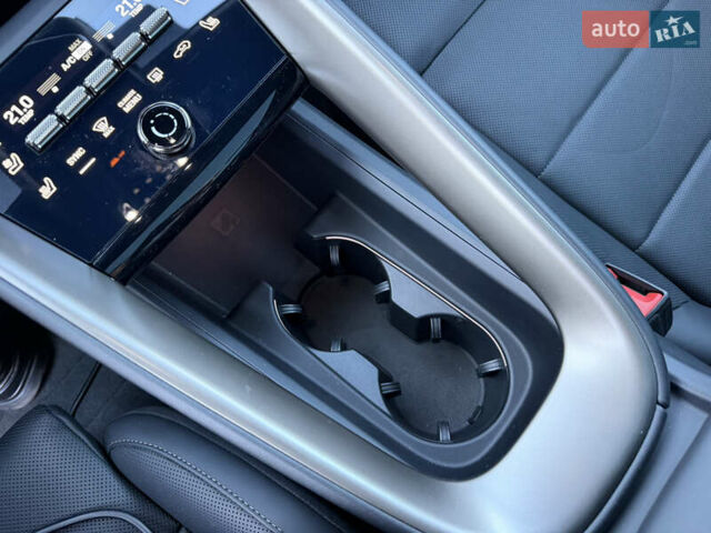 Серый Порше Масан, объемом двигателя 0 л и пробегом 15 тыс. км за 130546 $, фото 18 на Automoto.ua