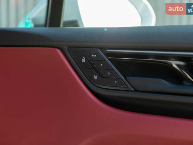 Серый Порше Масан, объемом двигателя 0 л и пробегом 1 тыс. км за 104000 $, фото 37 на Automoto.ua