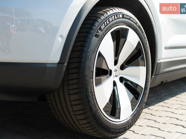 Серый Порше Масан, объемом двигателя 0 л и пробегом 1 тыс. км за 104000 $, фото 17 на Automoto.ua