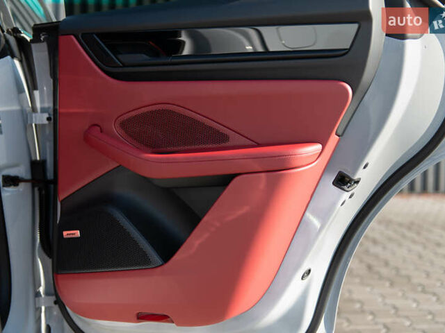 Серый Порше Масан, объемом двигателя 0 л и пробегом 1 тыс. км за 104000 $, фото 35 на Automoto.ua