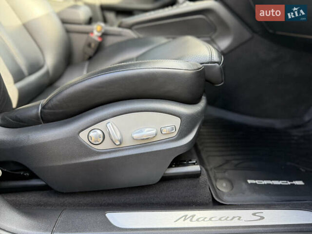 Порше Масан 2015 у Львові на Automoto.ua Синій Порше Масан, об'ємом двигуна 3 л та пробігом 147 тис. км за 32950 $, фото 19 на Automoto.ua