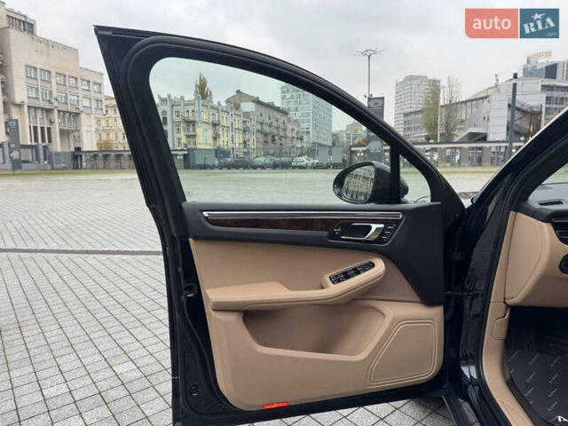 Синий Порше Масан, объемом двигателя 1.98 л и пробегом 37 тыс. км за 61900 $, фото 11 на Automoto.ua