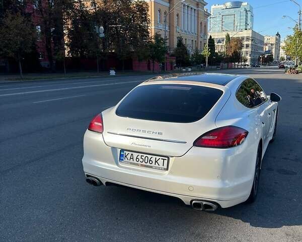 Белый Порше Панамера, объемом двигателя 4.81 л и пробегом 130 тыс. км за 18000 $, фото 3 на Automoto.ua