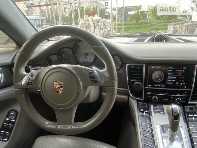 Білий Порше Panamera, об'ємом двигуна 4.81 л та пробігом 119 тис. км за 23450 $, фото 60 на Automoto.ua