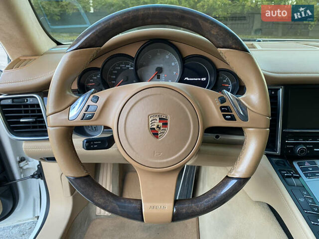 Белый Порше Панамера, объемом двигателя 4.8 л и пробегом 103 тыс. км за 19800 $, фото 18 на Automoto.ua