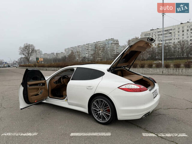 Білий Порше Panamera, об'ємом двигуна 4.8 л та пробігом 210 тис. км за 21500 $, фото 25 на Automoto.ua