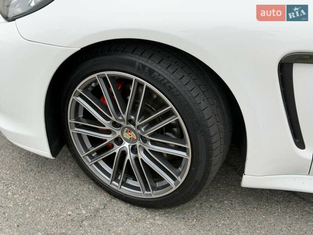 Білий Порше Panamera, об'ємом двигуна 4.8 л та пробігом 210 тис. км за 21500 $, фото 15 на Automoto.ua