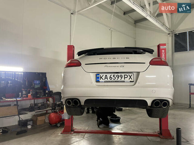Білий Порше Panamera, об'ємом двигуна 4.8 л та пробігом 180 тис. км за 16350 $, фото 46 на Automoto.ua