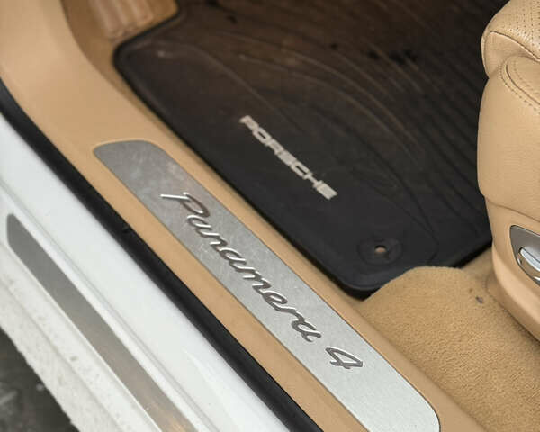 Белый Порше Панамера, объемом двигателя 3.6 л и пробегом 125 тыс. км за 17999 $, фото 15 на Automoto.ua