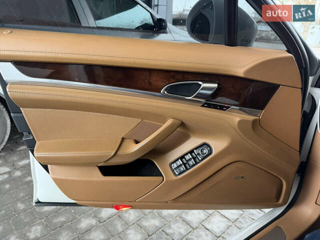 Білий Порше Panamera, об'ємом двигуна 4.8 л та пробігом 210 тис. км за 21500 $, фото 45 на Automoto.ua