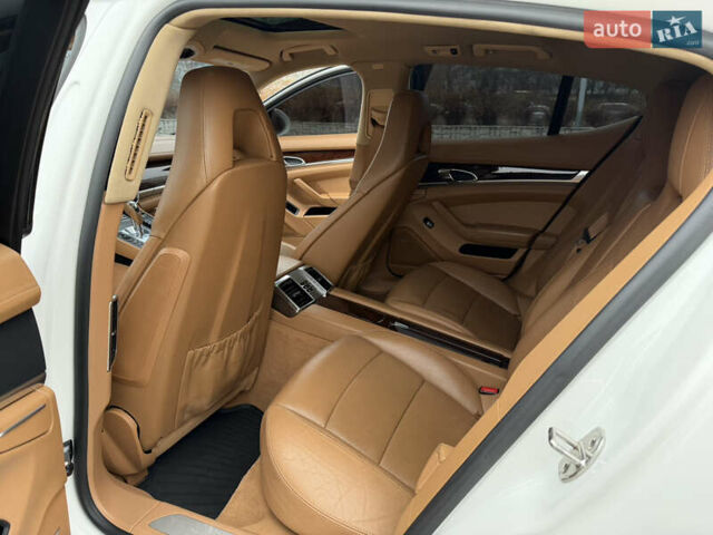Білий Порше Panamera, об'ємом двигуна 4.8 л та пробігом 210 тис. км за 21500 $, фото 30 на Automoto.ua