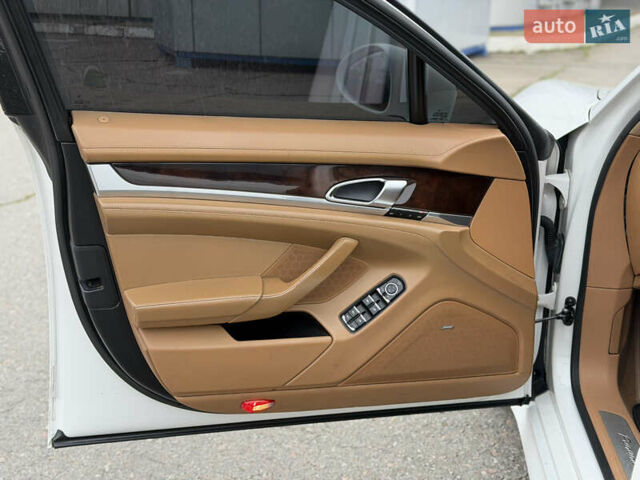 Білий Порше Panamera, об'ємом двигуна 4.8 л та пробігом 210 тис. км за 21500 $, фото 21 на Automoto.ua