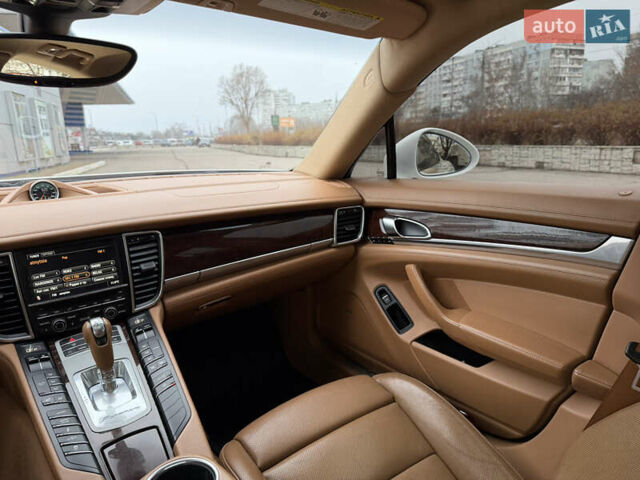 Білий Порше Panamera, об'ємом двигуна 4.8 л та пробігом 210 тис. км за 21500 $, фото 38 на Automoto.ua