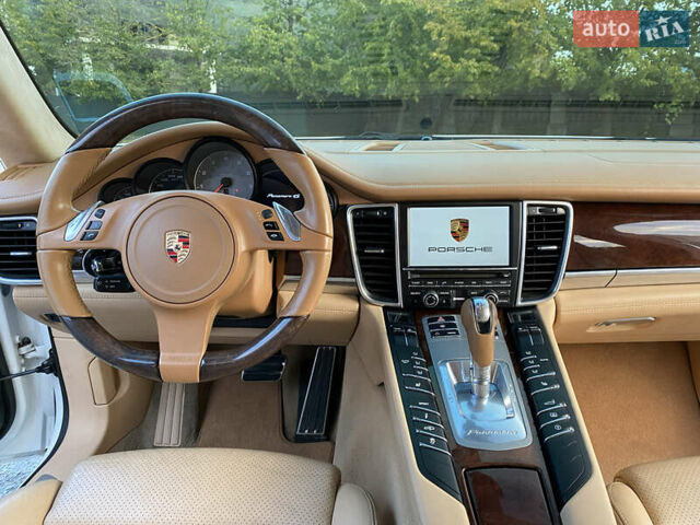 Белый Порше Панамера, объемом двигателя 4.8 л и пробегом 103 тыс. км за 19800 $, фото 16 на Automoto.ua