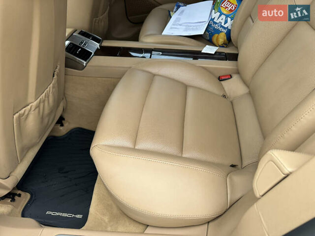 Білий Порше Panamera, об'ємом двигуна 4.8 л та пробігом 180 тис. км за 16350 $, фото 37 на Automoto.ua